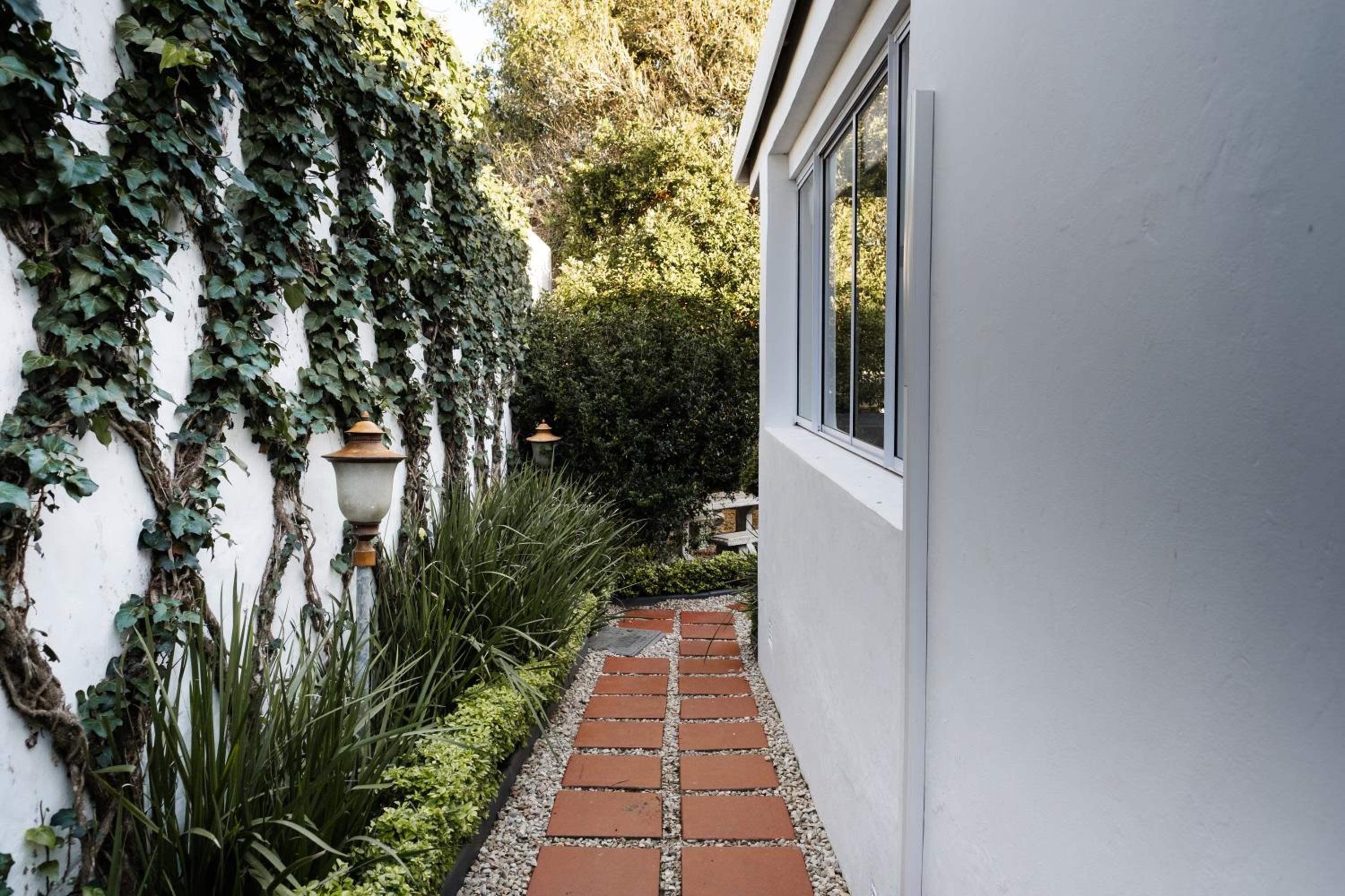 Devereux Lodge and Villas 4/15