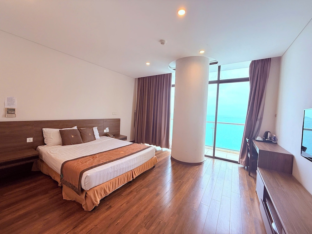 PREMIUM, QUEEN BED, OCEAN VIEW