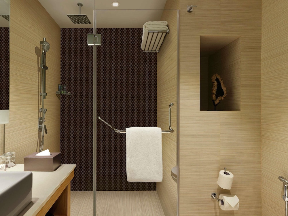 غرفة سوبيريور بسريرين منفصلين مع أريكة، Novotel Lucknow Gomti Nagar 8/9
