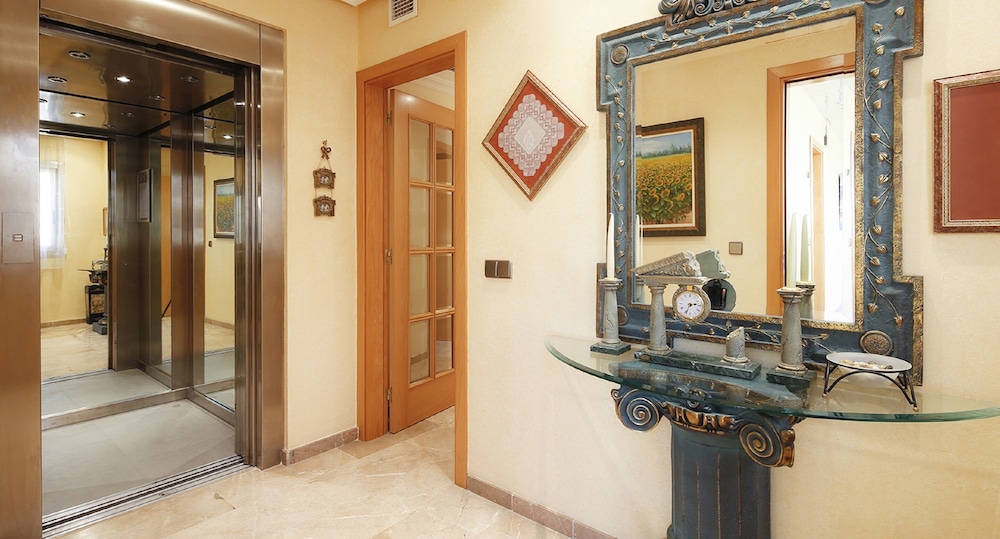 Port Sitges Resort Hotel 35/70