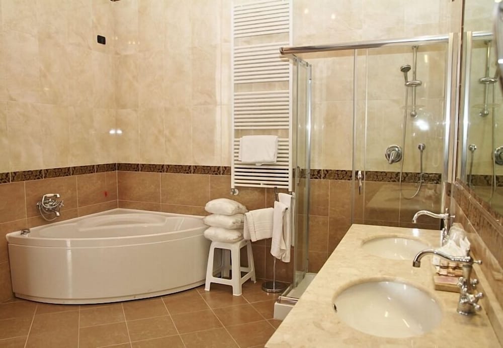 Pesaro Palace 17/60