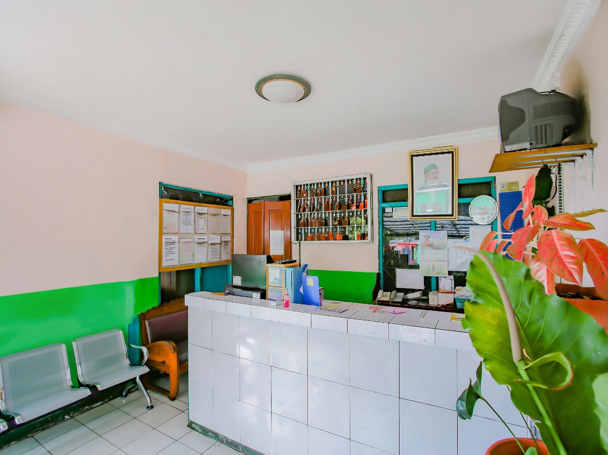 SPOT ON 90100 Hotel Kediri Bandungan 6/20
