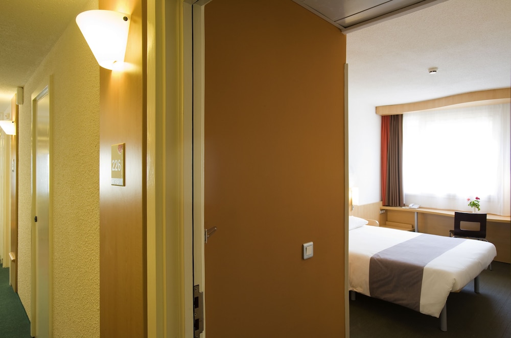 Ibis Cotonou 57/58