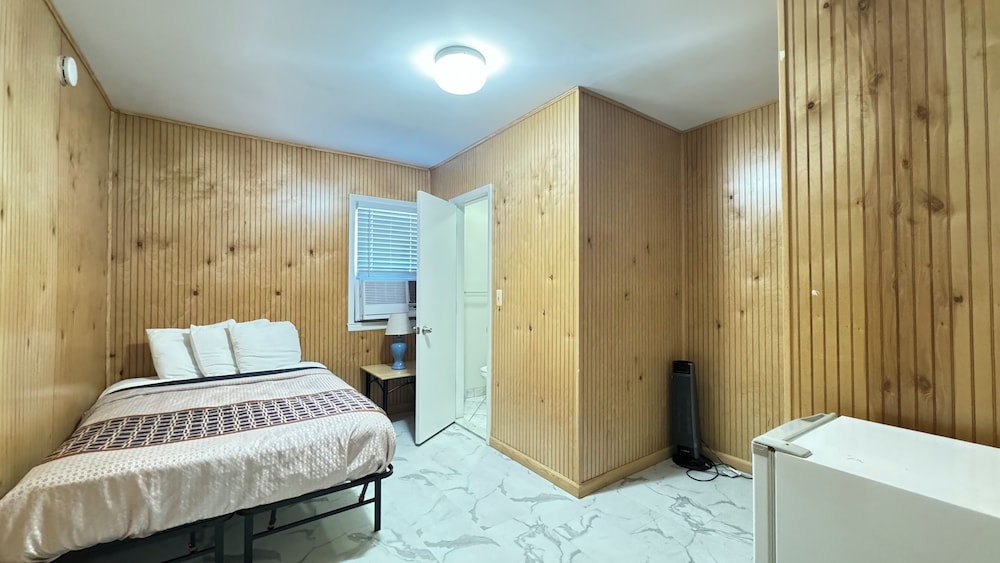 Boardwalk Sand & Surf Inn Oceanfront 22/55