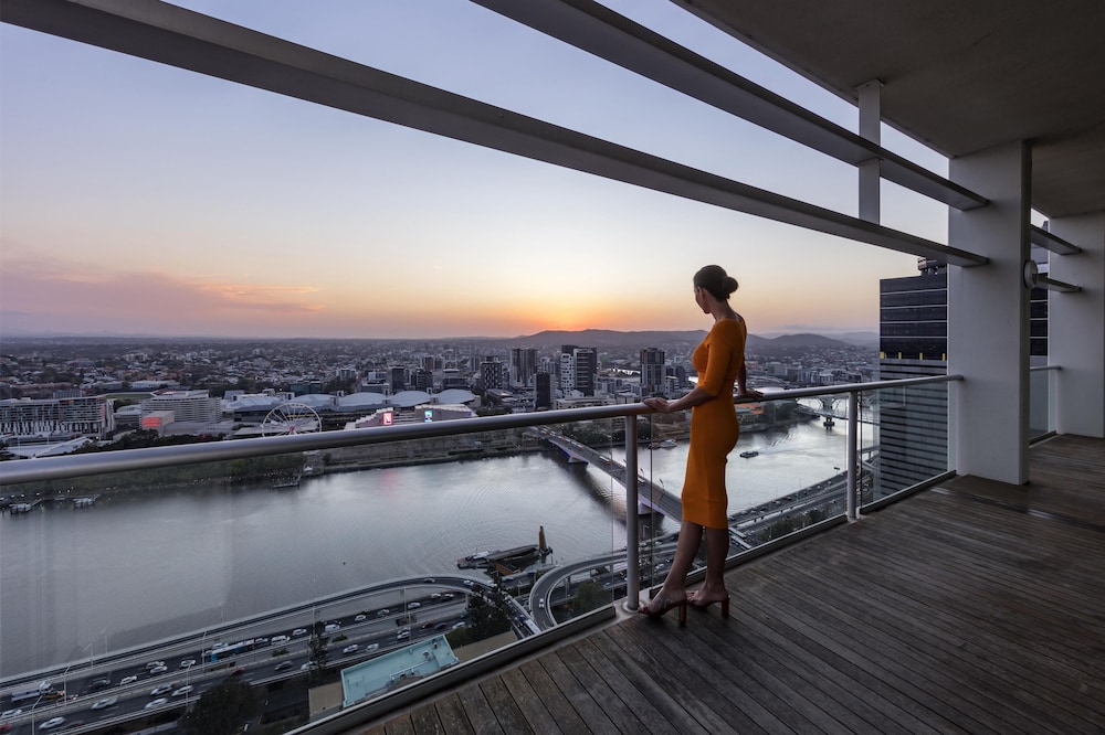 Oaks Brisbane Casino Tower Suites 23/50