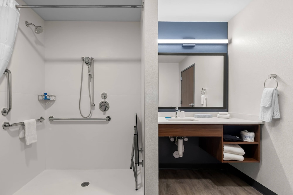 Everhome Suites Wichita Northeast 55/56