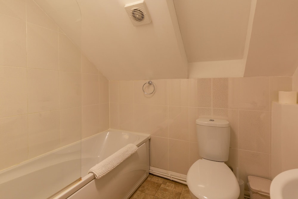 OYO Ricky Road Guest House - Budget 58/59