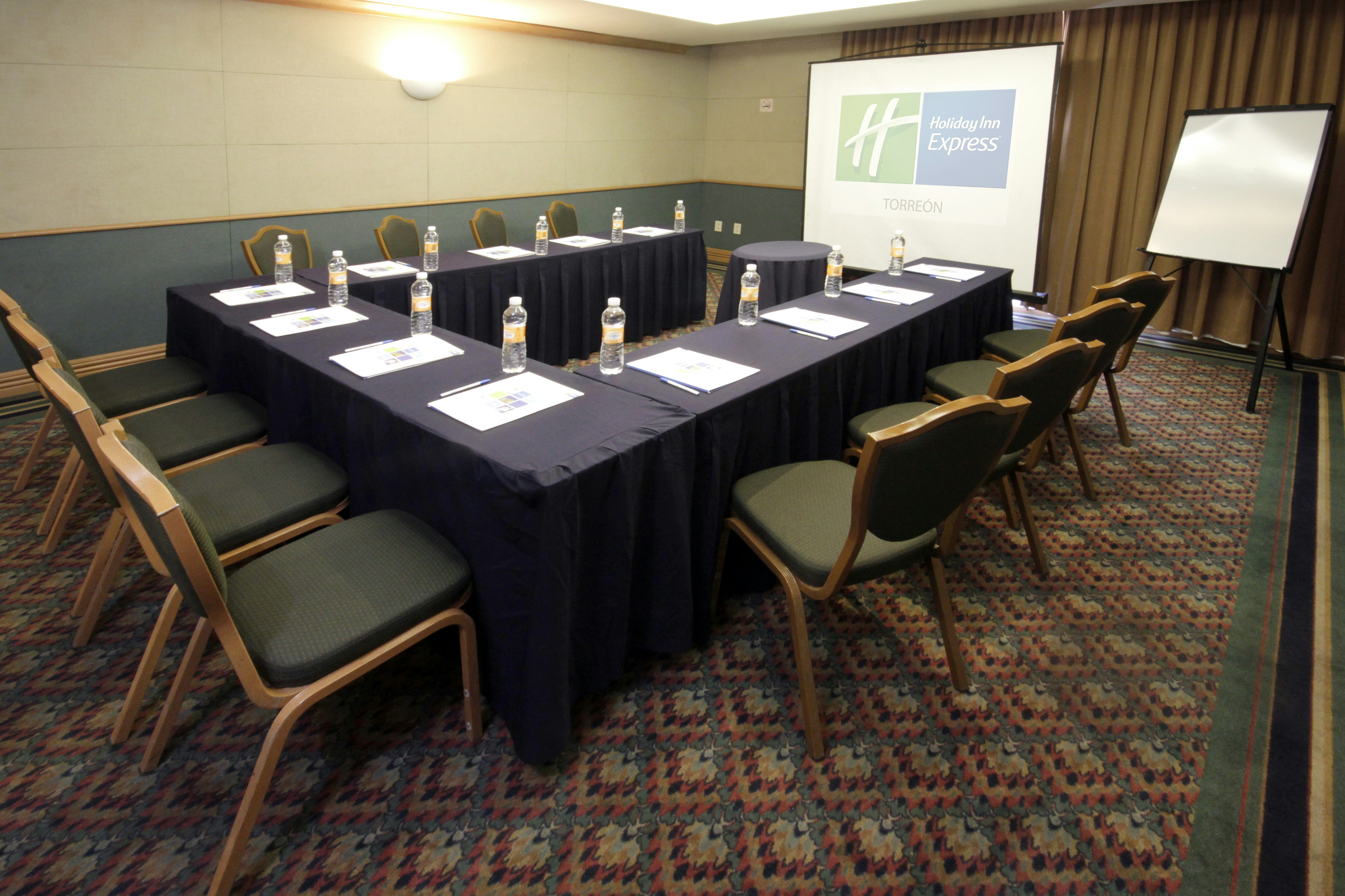 Holiday Inn Express Torreon 54/69