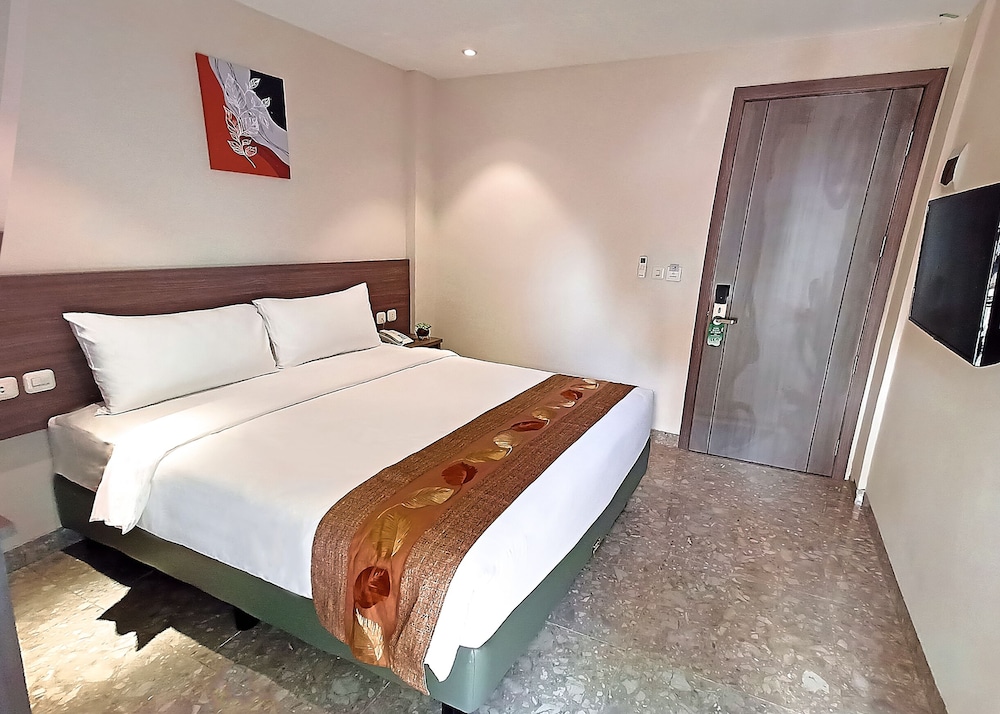 Lun Hotel Manado 7/26