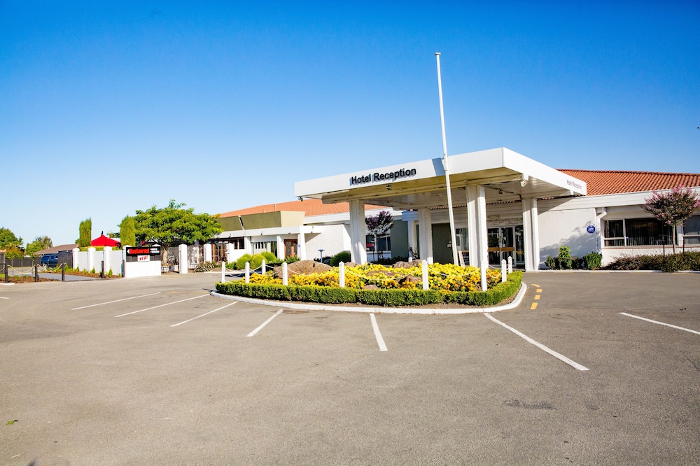 The Redwood Hotel 27/31