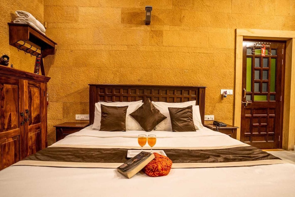 SUPERIOR, KING BED