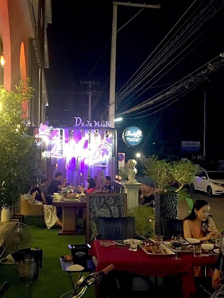 Vulcano Hotel Chiang Mai 8/50