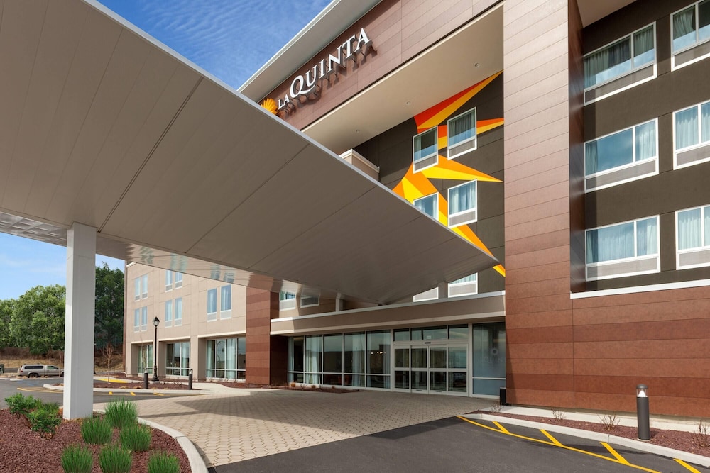 La Quinta Inn & Suites by Wyndham Middletown-Goshen 4/36