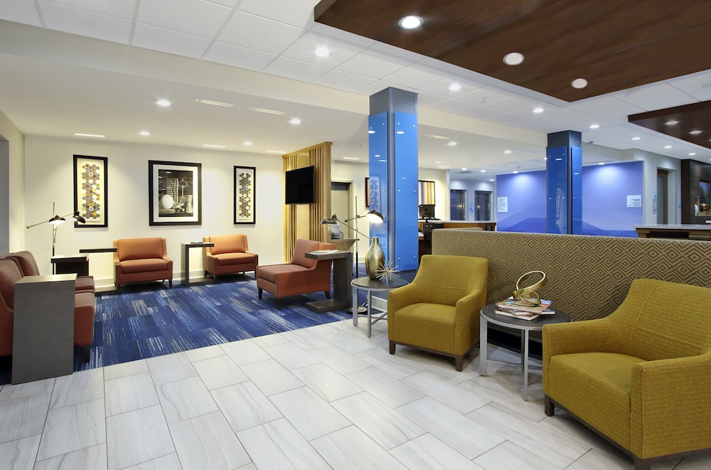 Holiday Inn Express & Suites Lake Charles South Casino Area 10/55