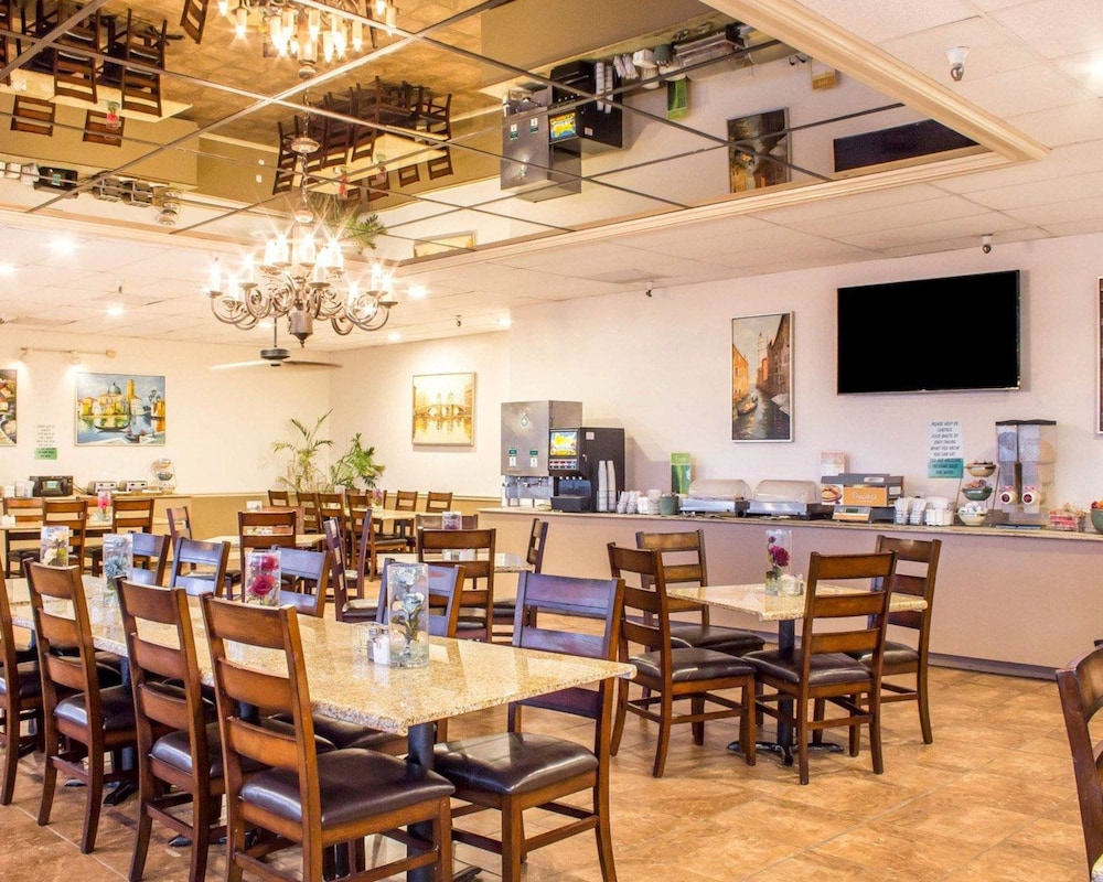 Quality Inn Suites Lake Havasu City 38/55