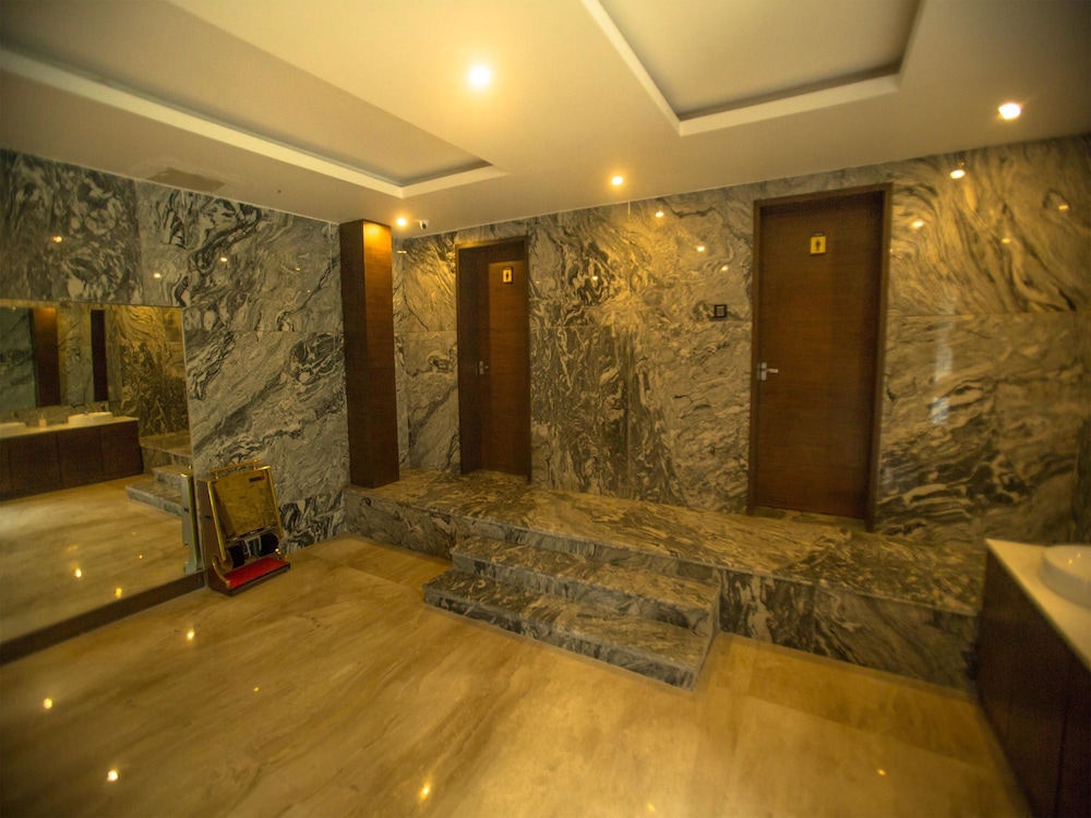 St Parklane Airport Hotel Chennai 12/27