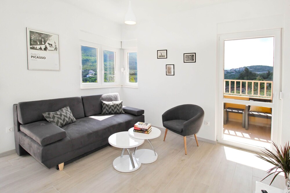 Bacan Family Apartments 6/29