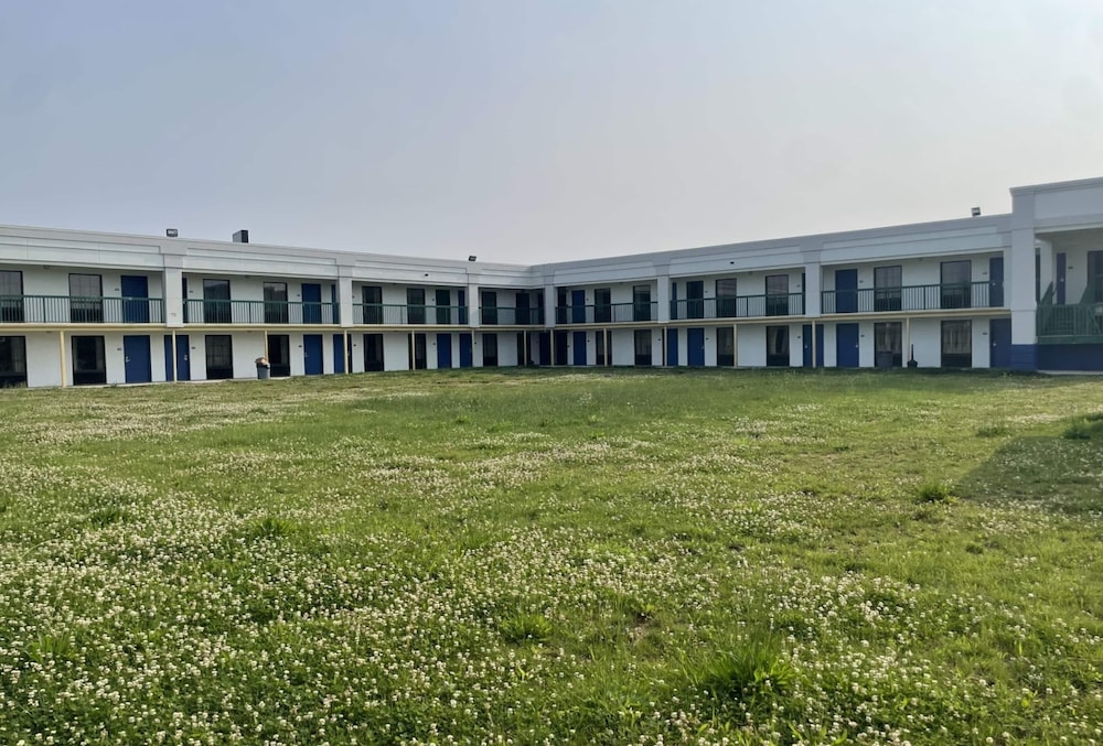 Days Inn And Suites By Wyndham York 20/28