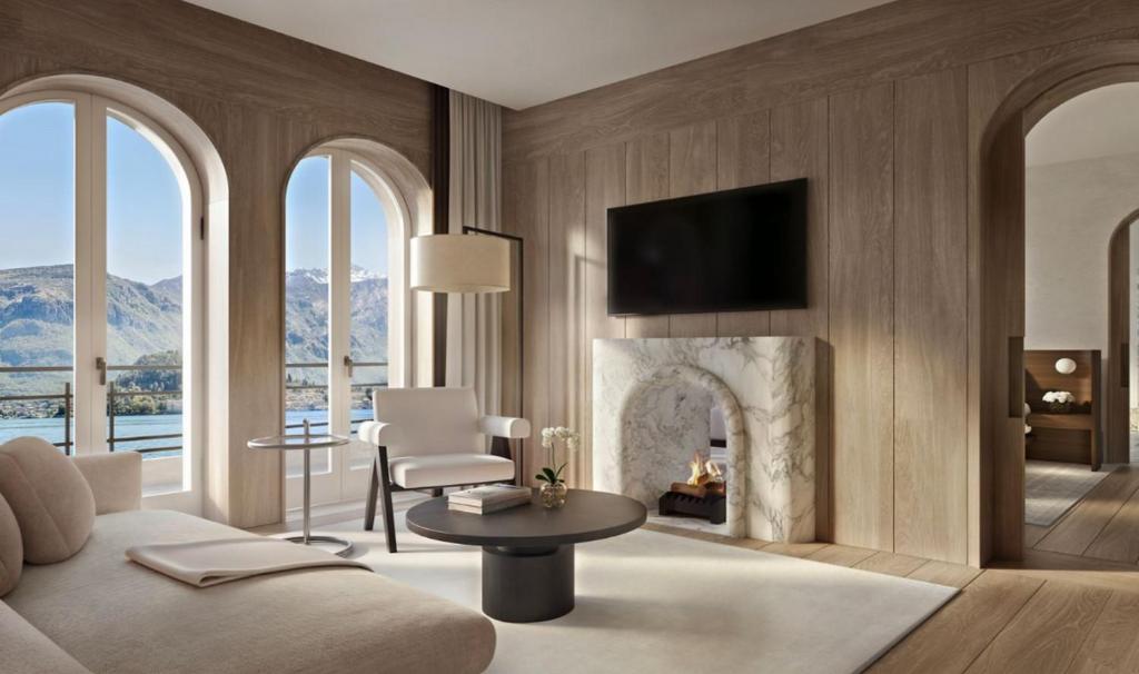 1 Bedroom, Penthouse Suite, King Bed, Lake View, Balcony