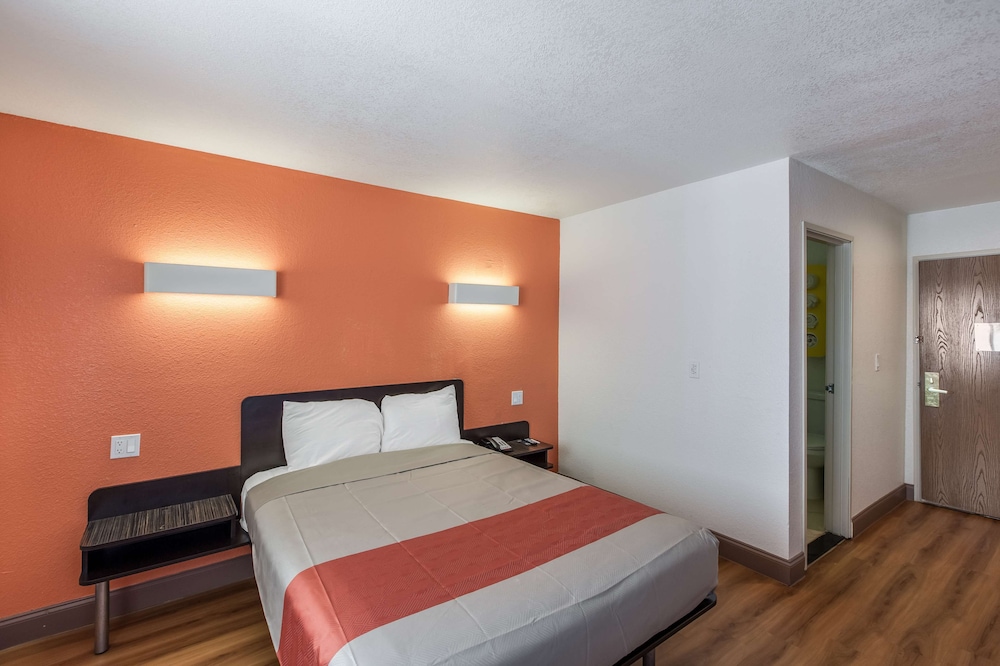 Motel6 Dallas, TX - South 16/43