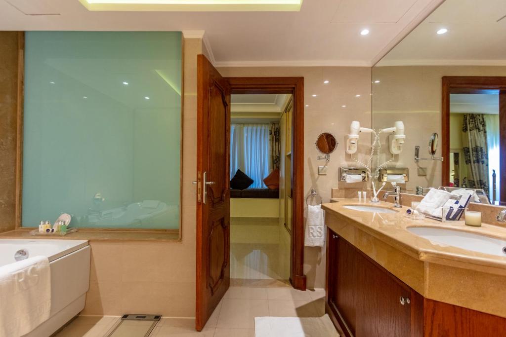 ROYAL SAVOY VILLAS 49/53