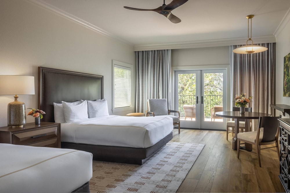 villa, 2 queen beds, accessible