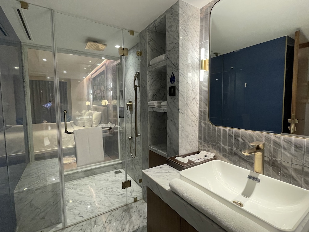 Radisson Blu Hotel & Suites GRT Chennai 50/50