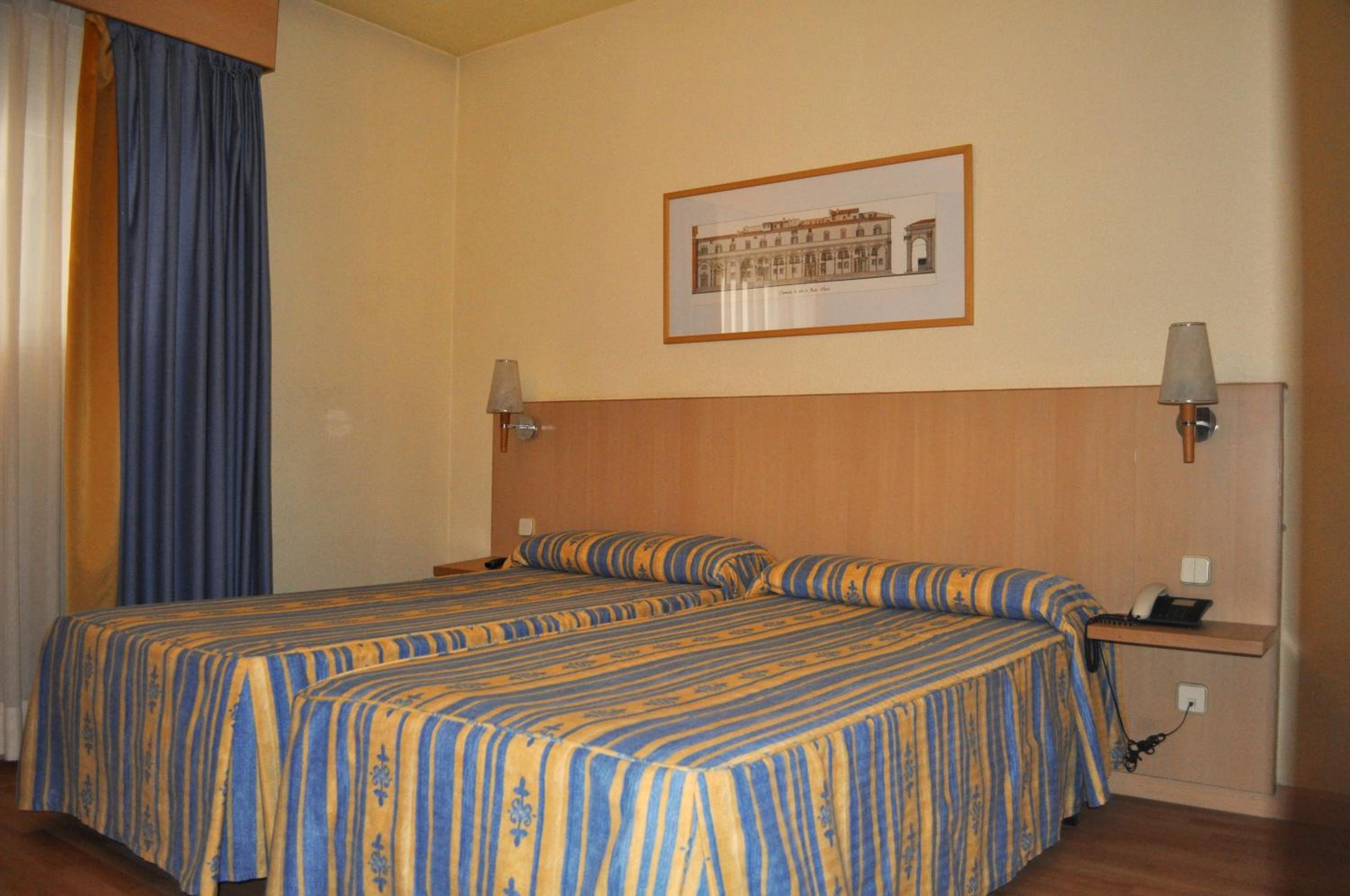 غرفة بسرير مزدوج أو سريرين منفصلين، Hotel Espana 3/7