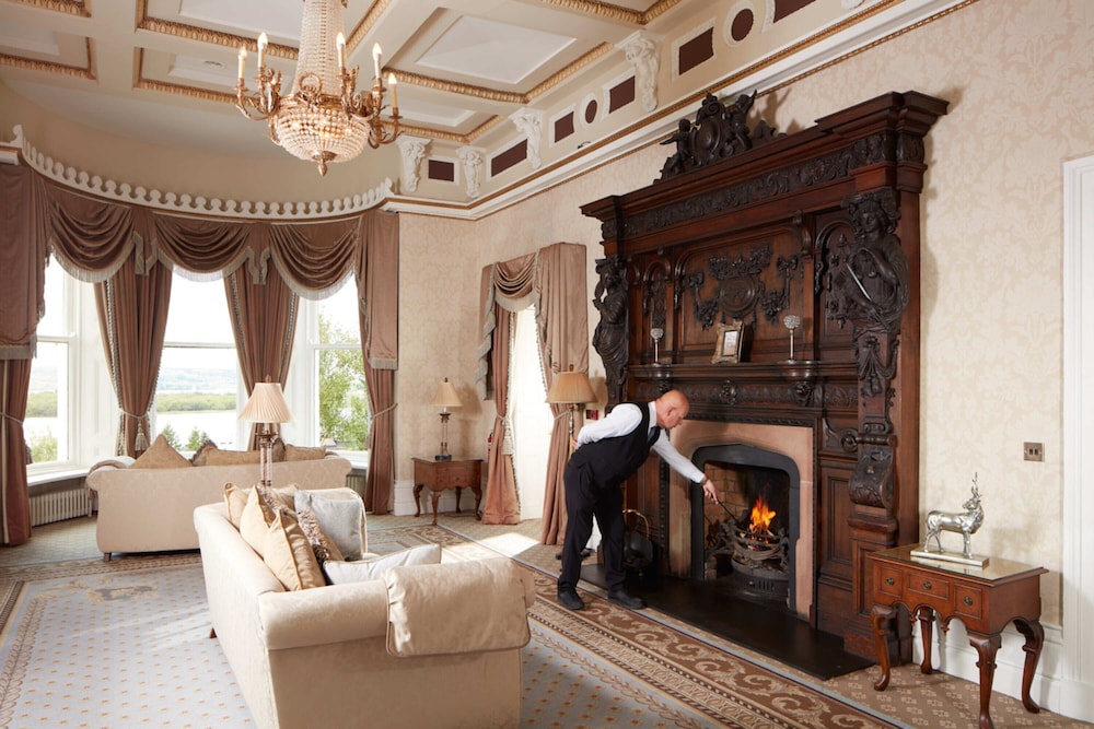 MANOR HOUSE COUNTRY HOTEL 41/56