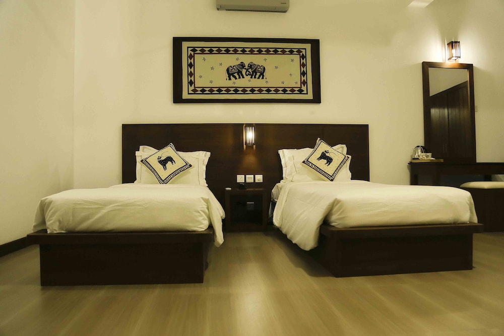 Hotel Tamarind Tree Tissamaharama 12/60