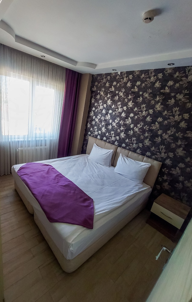 Udi Hotel 9/47