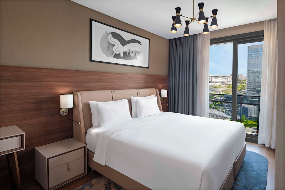 penthouse, 2 king beds, Radisson Residences Vadistanbul 5/10