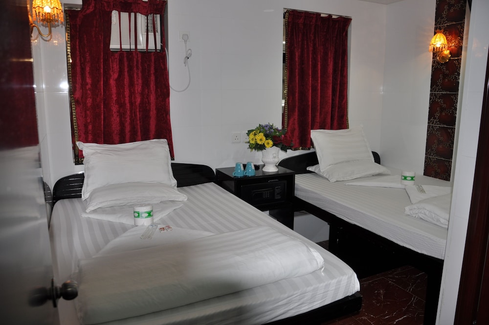 ROOM, TRIPLE