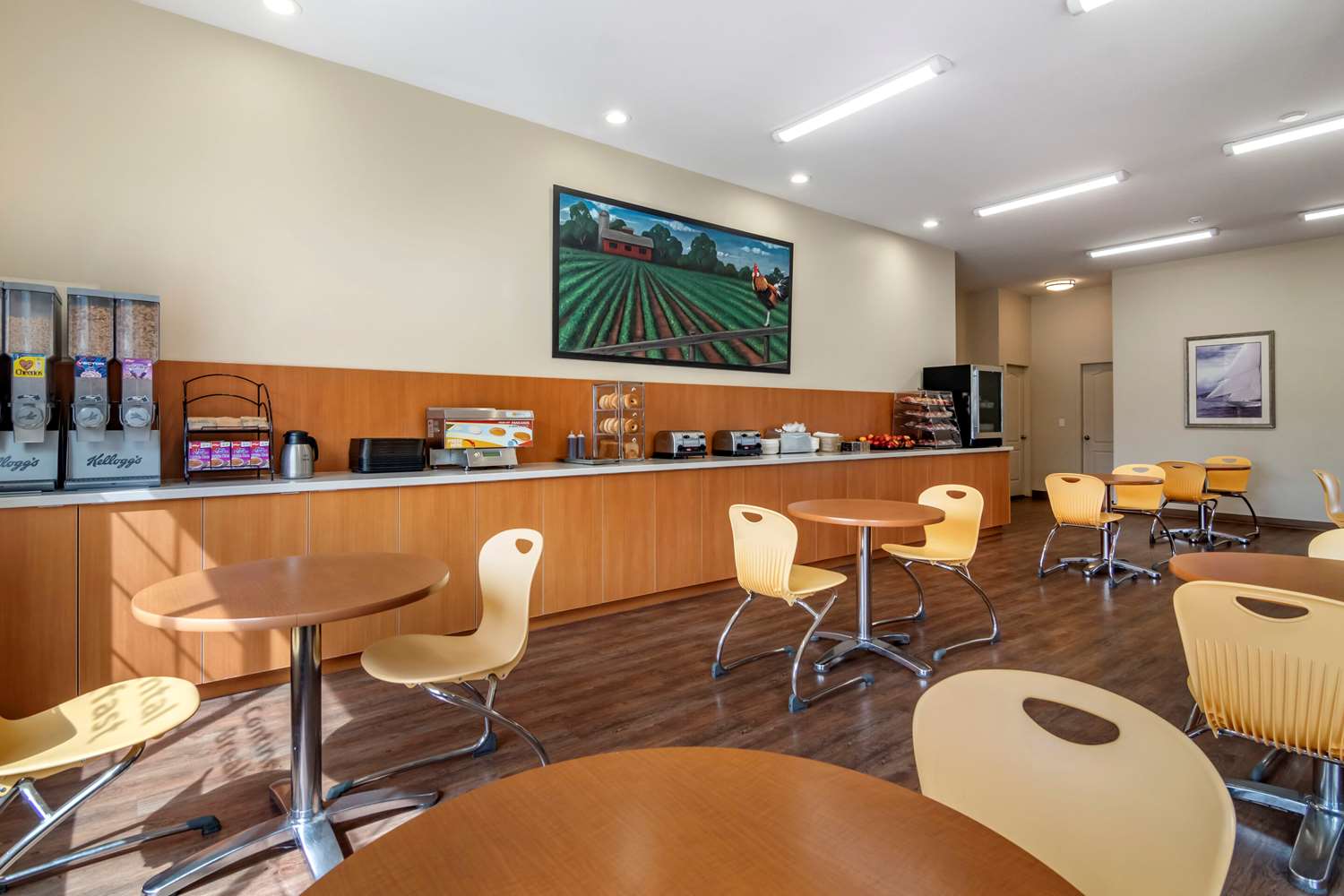 Econo Lodge Inn & Suites Kelowna 6/10