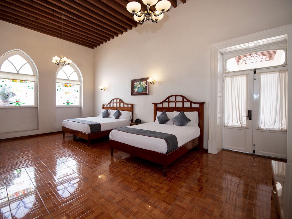 Hotel Senorial 10/50