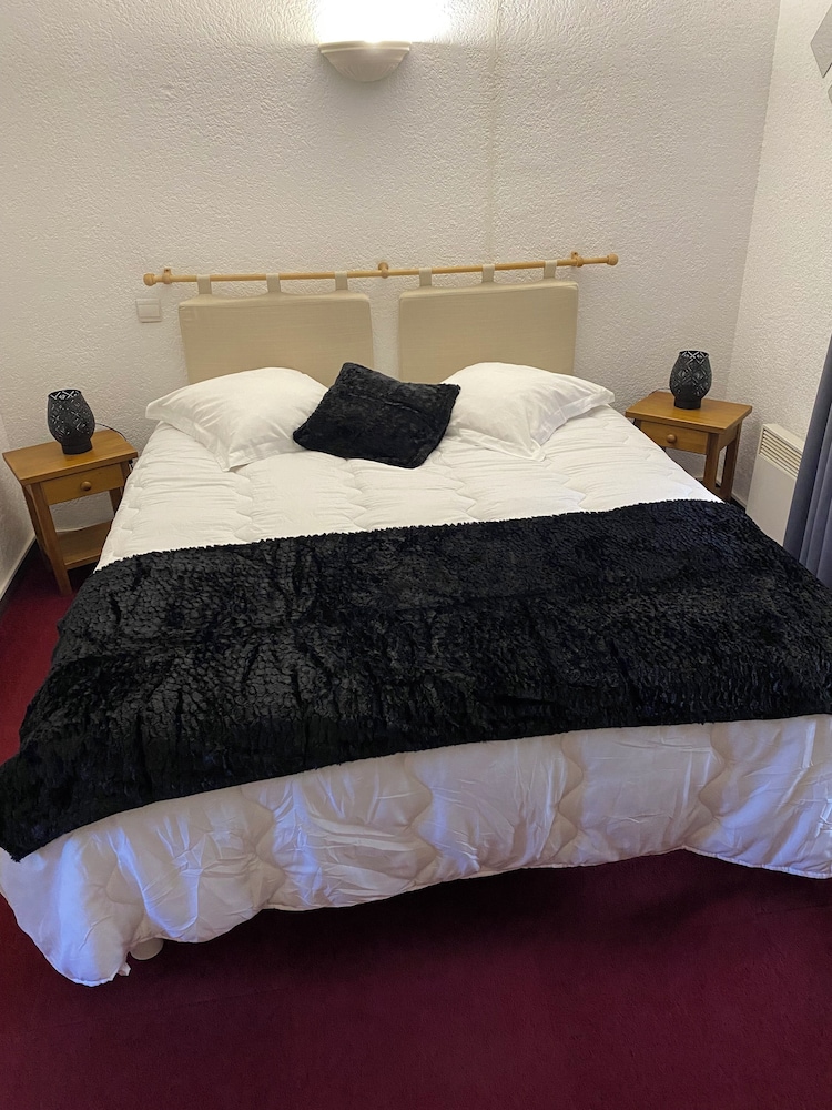 Human Hotel Residence 16/42