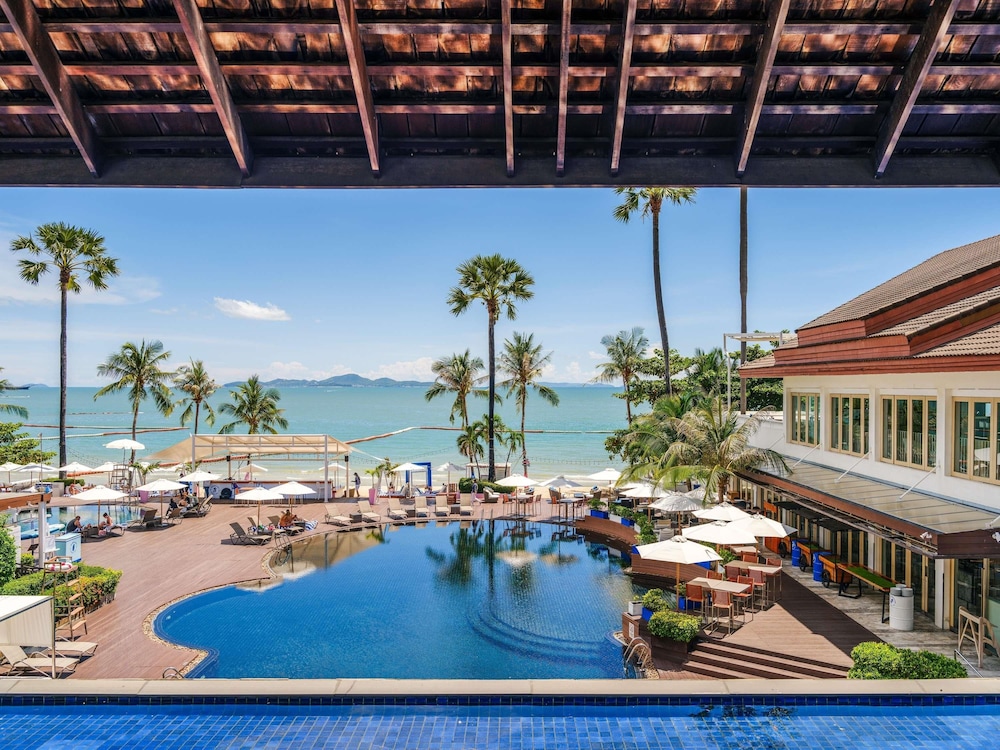 Pullman Pattaya Hotel G 70/76