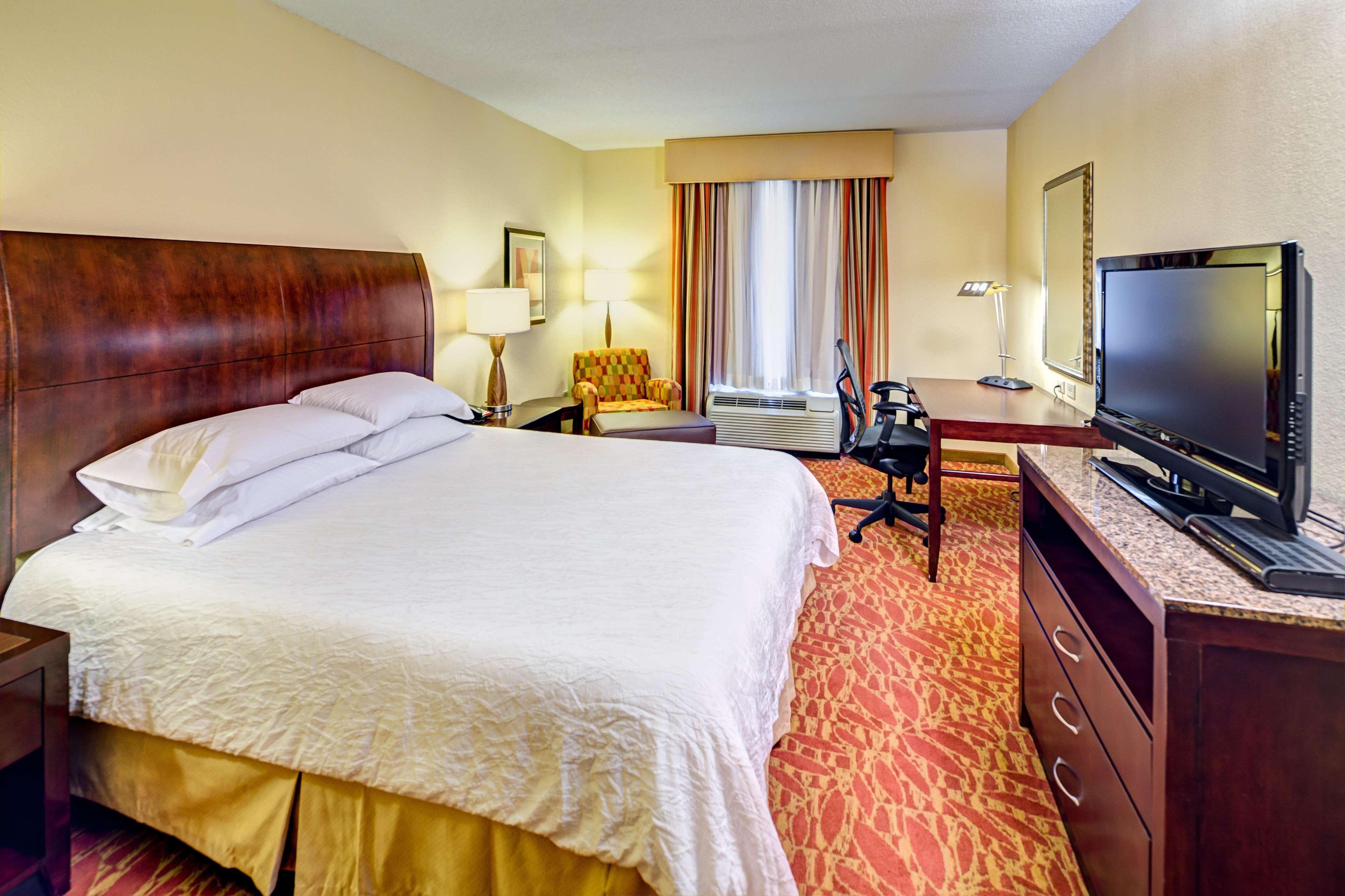 ROOM, KING BED