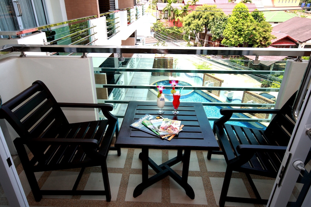 First Residence Hotel 6/48