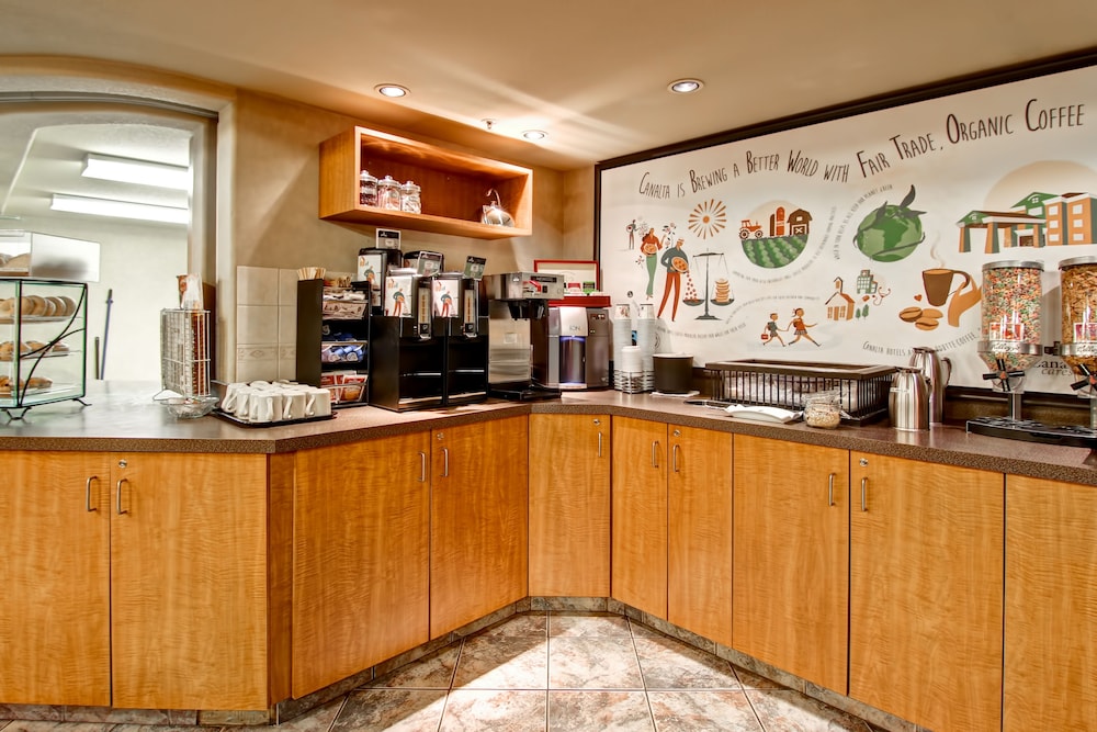 Ramada by Wyndham Ponoka 7/39