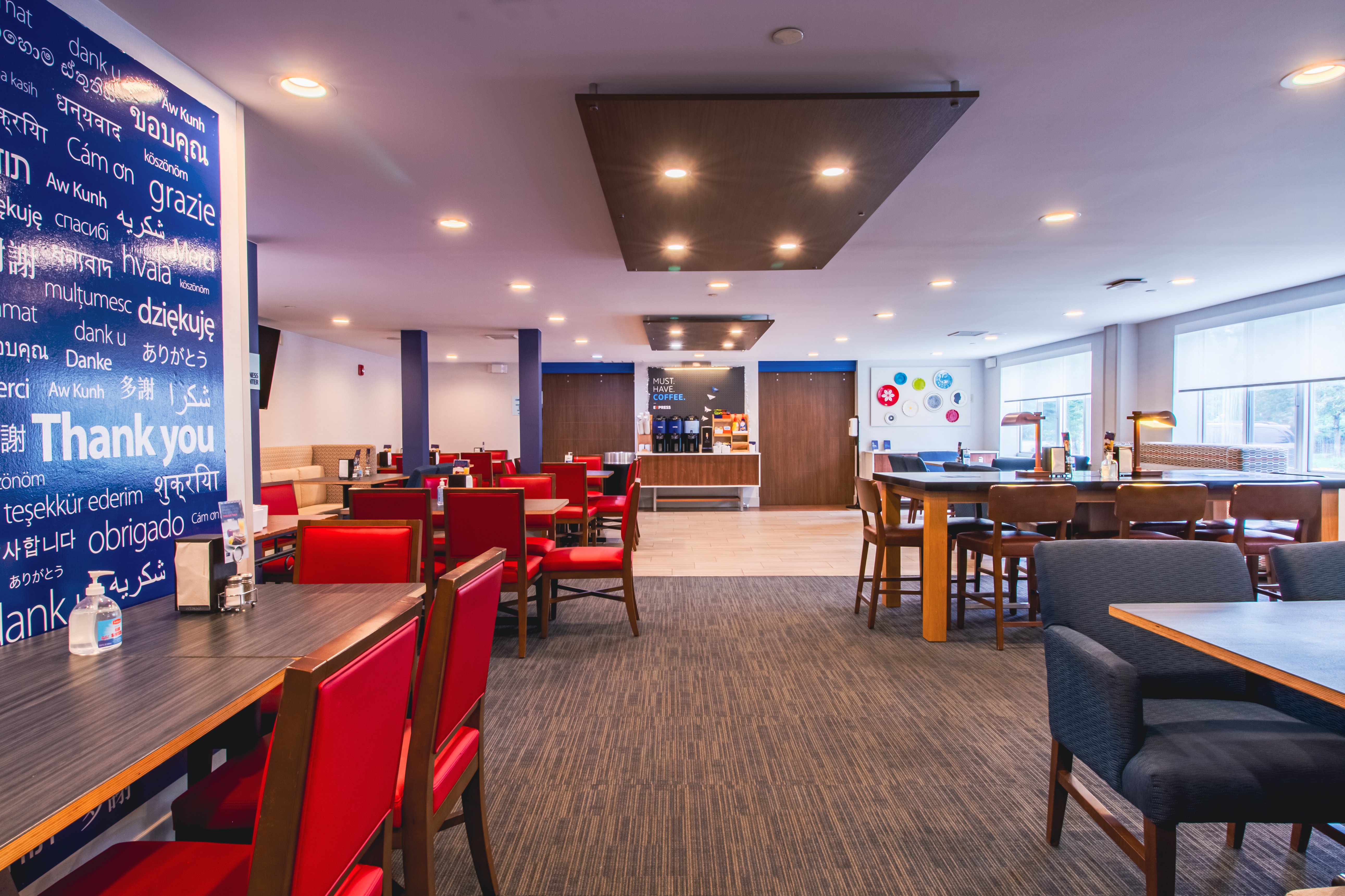 Holiday Inn Express & Suites Lincoln East - White Mountains 37/47