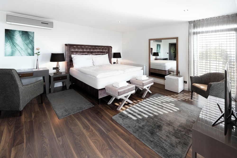Business, King Bed