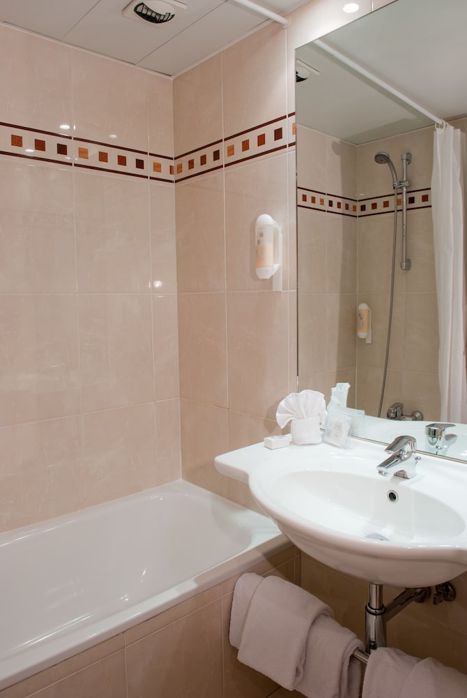 Hotel Champerret Elysees 70/70