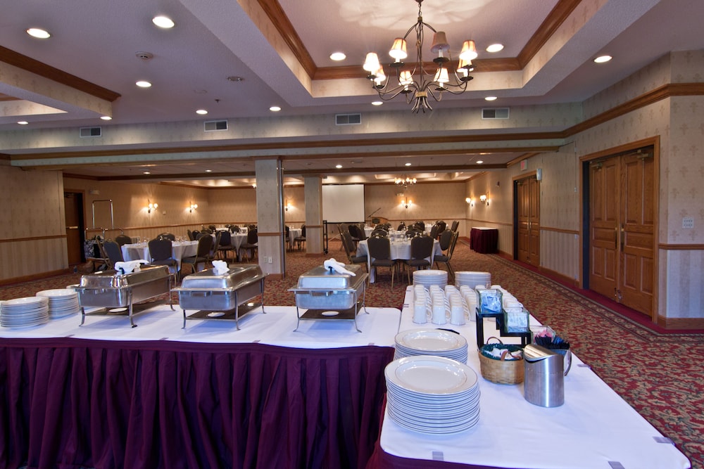 Coshocton Village Inn and Suites 53/68