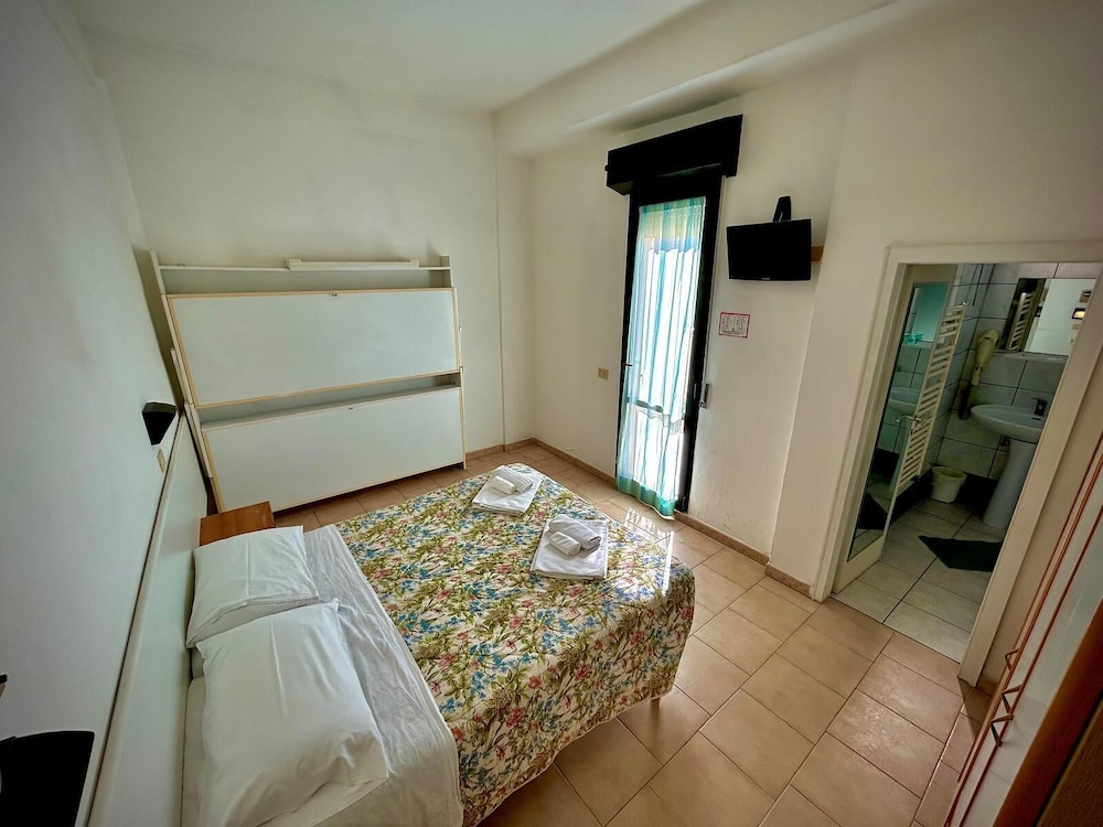 ROOM, TRIPLE