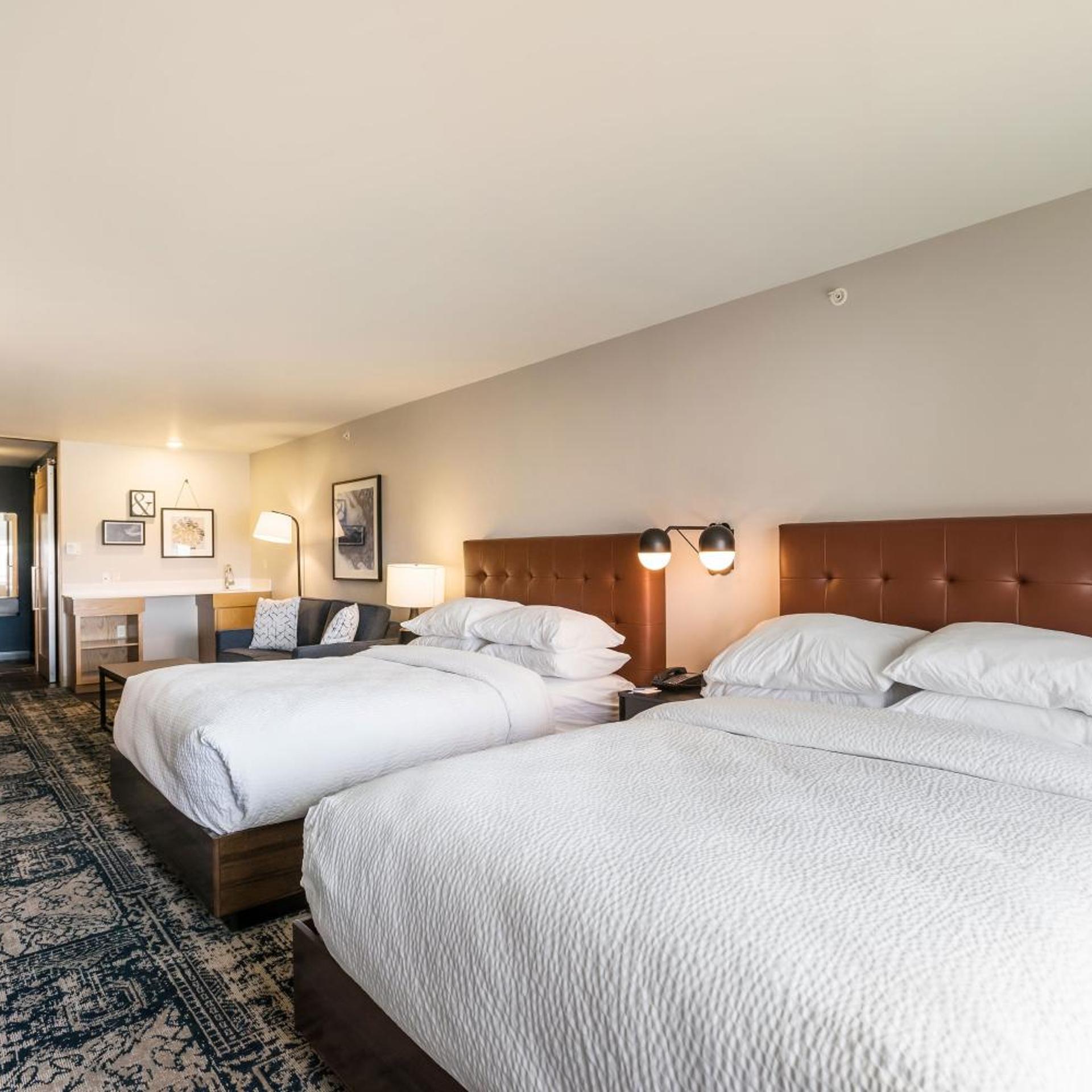 Suite, 2 Queen Beds, City View, Sofa