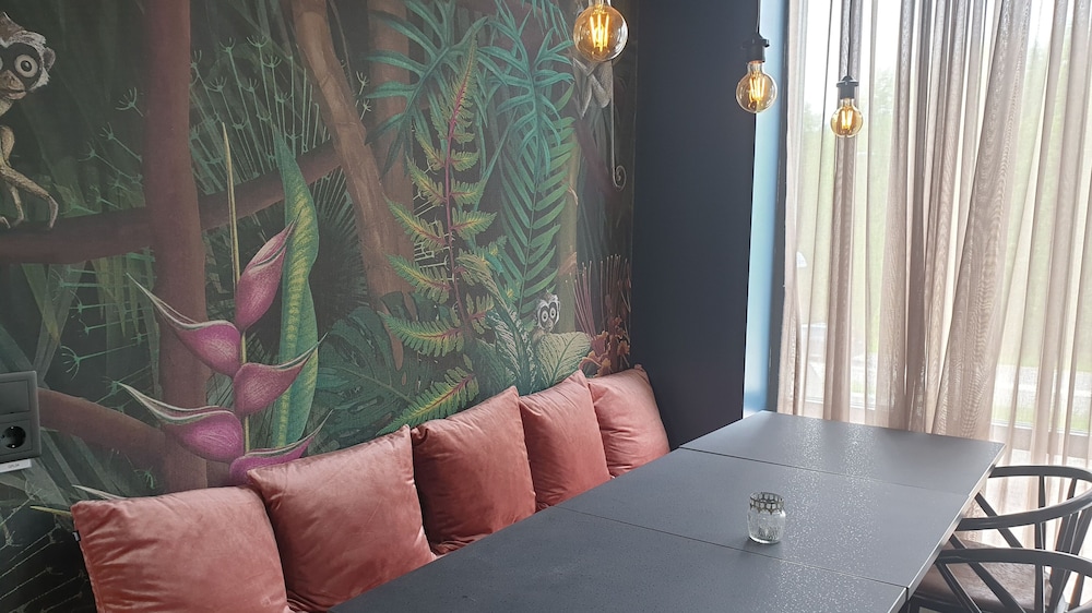 Treetop Spa Hangout & Hotel 30/50