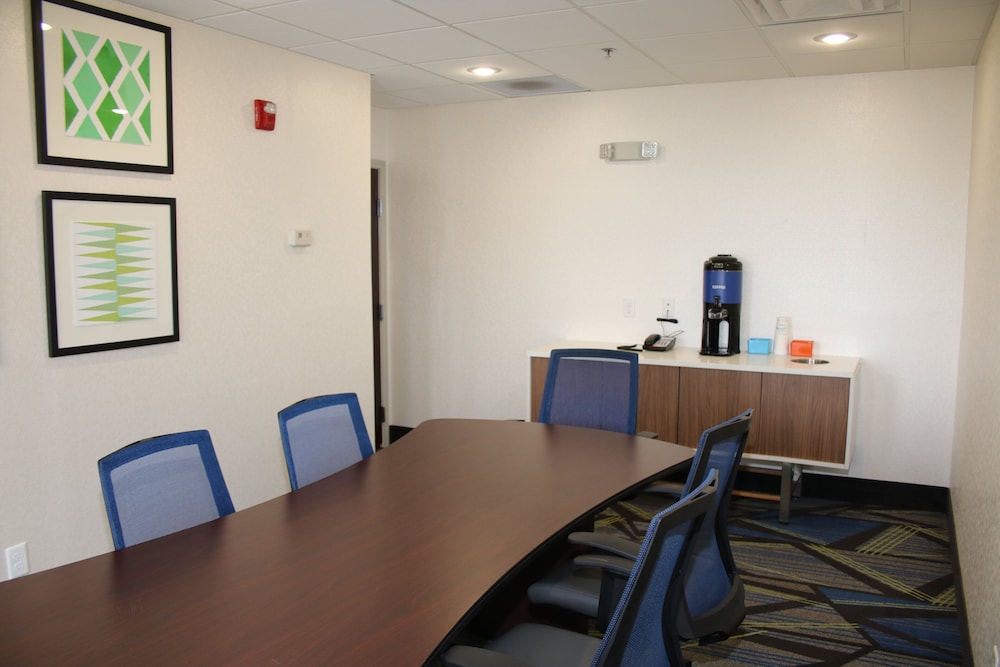 Holiday Inn Express Hotel And Suites Douglas 49/60