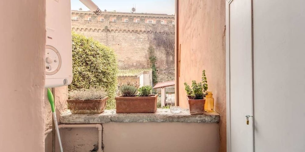 Passetto at Borgo Pio 2/25