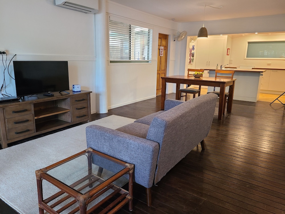 THE COOKS OASIS HOLIDAY VILLAS 32/50